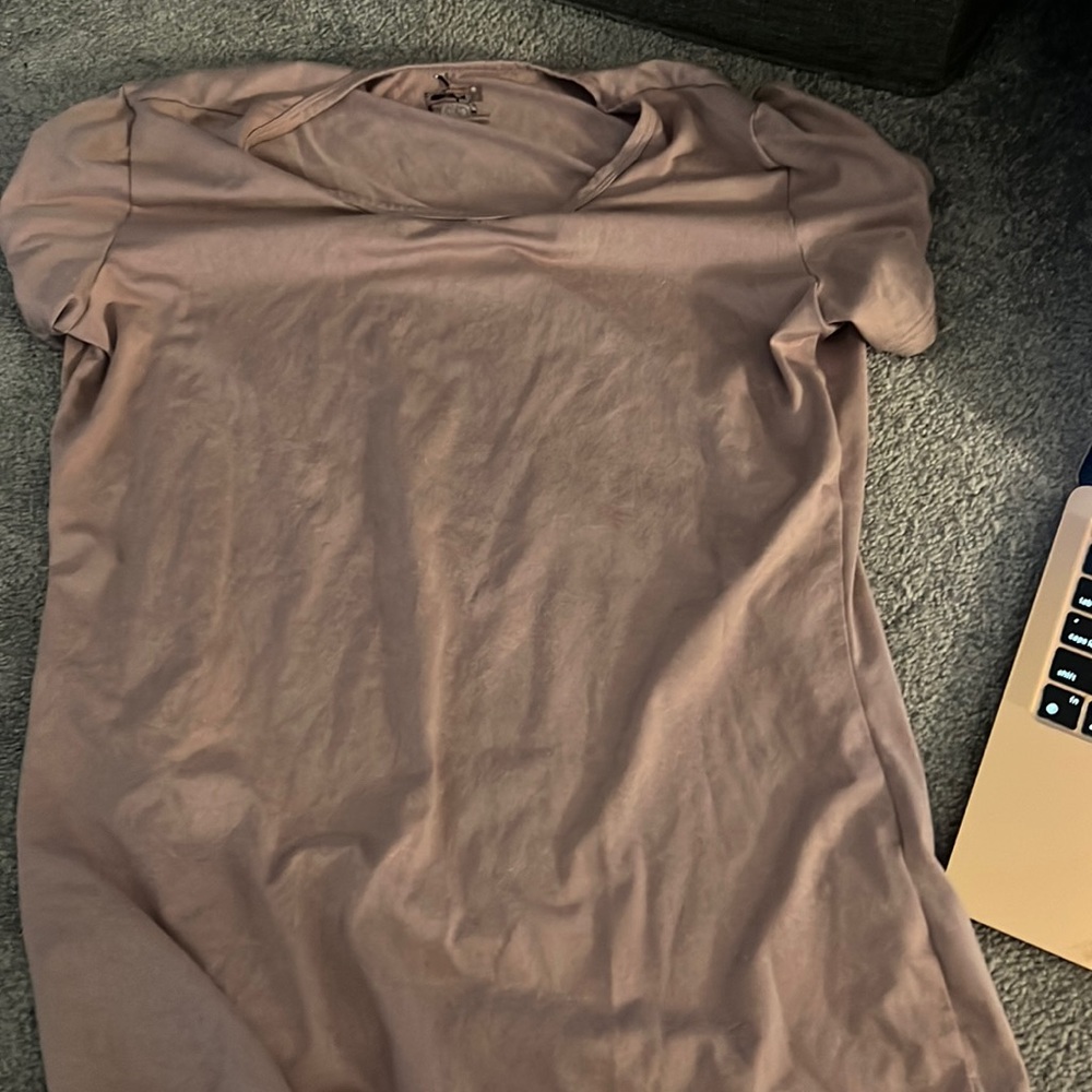 pink t shirt